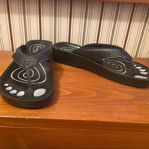 Aerosoft Black Glitter Flip Flops